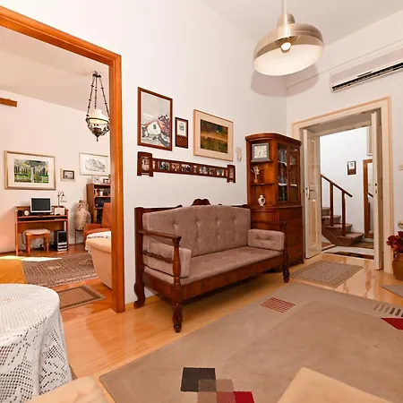 Дом отдыха Seaside House - 23608 Трогир