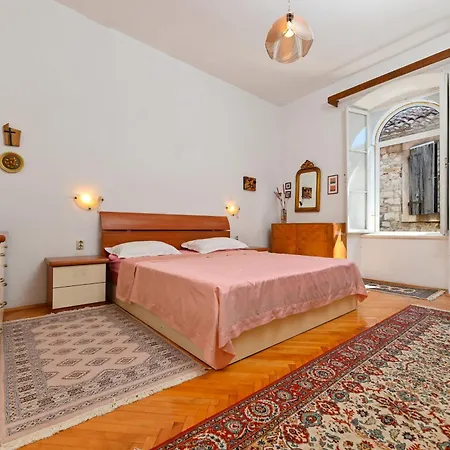 Дом отдыха Seaside House - 23608 Трогир
